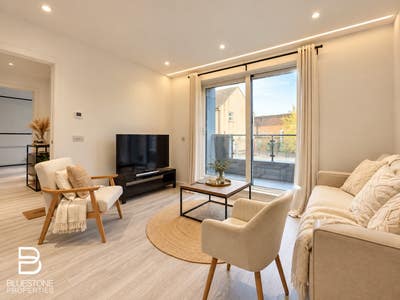 Purley CR8 - 2 Bed Apartment W/Balcony Main Photo