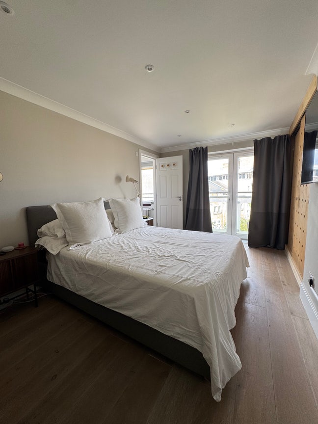 Large Double Room + Ensuite in Canada Water Main Photo