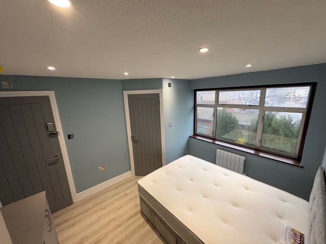 UB1 Double Room With En-Suite Available  Main Photo