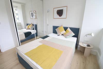 Stunning 2 Bed Flat with Gym/Cinema/ Bike Parking  Main Photo