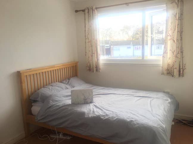 Huge dbl, all female house,close to LGW & 24hr bus Main Photo