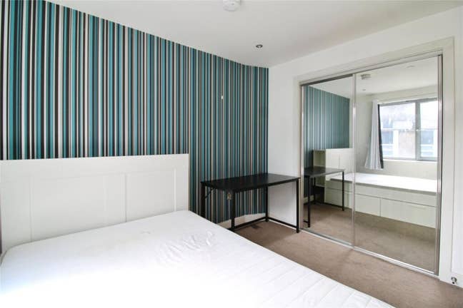 Double room in 2-bed, 2-bath city-centre flat with Main Photo