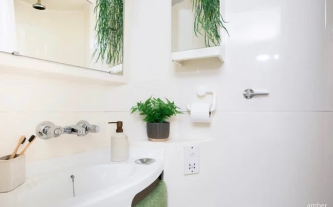 Ensuite Room Takeover at Merchant City House Main Photo