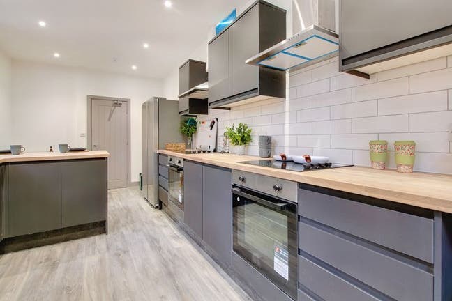 Room with En-Suite | Six-Bed Shared House | Bills  Main Photo