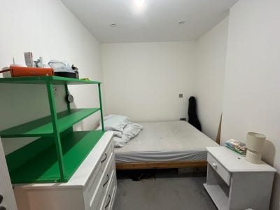 Bright, quiet double room in shared house Main Photo