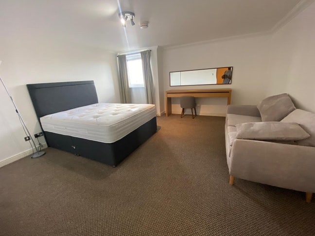 Spacious En-suite room ✨Stunning River view -SE8 Main Photo