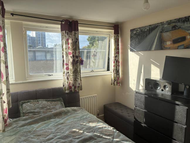 Spacious double bed room in the heart of Brixton Main Photo