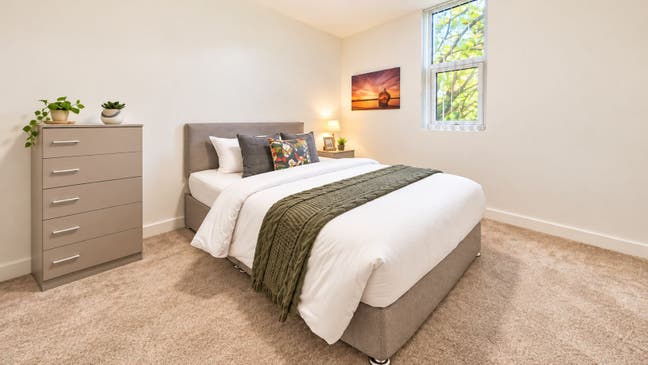 Very Large room with en suite bathroom. Main Photo