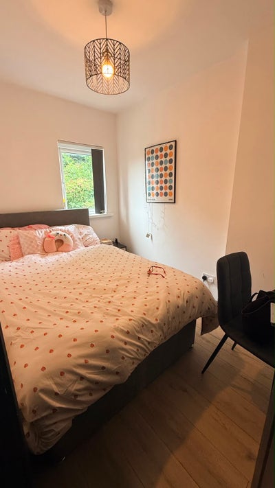 Room for rent in 2 bedroom house  Main Photo