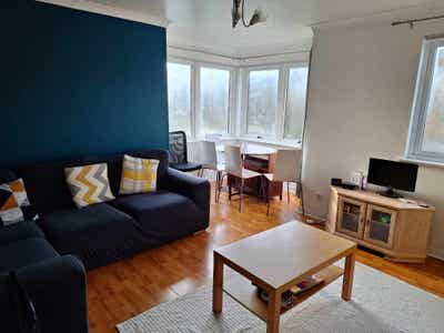2 rooms available in modern flat near centre/ uni Main Photo