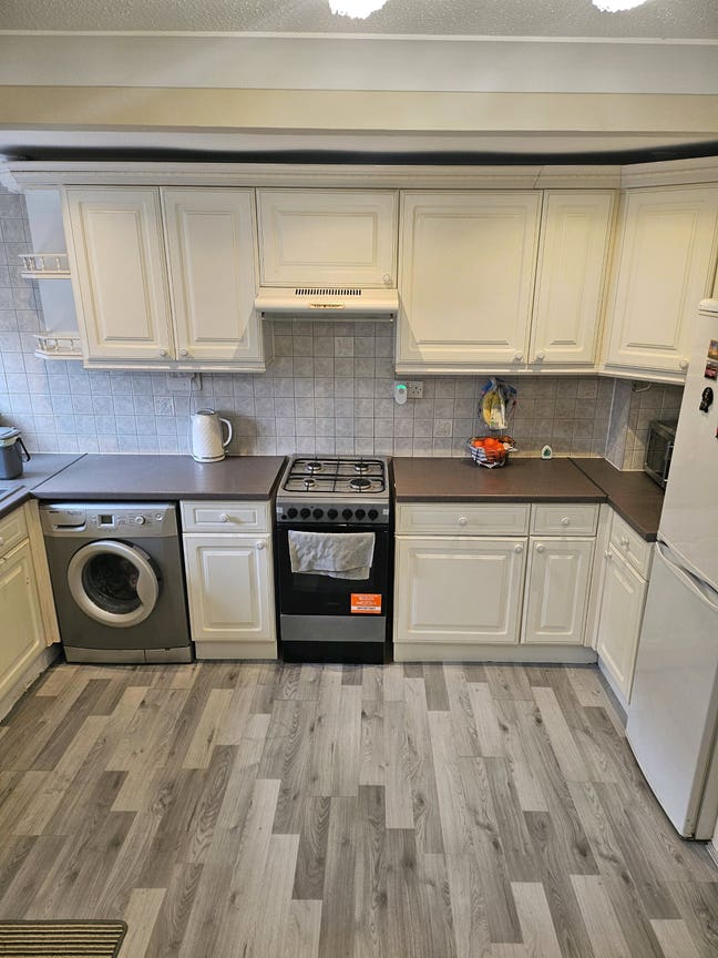 1 Spacious Double Room To Let Main Photo