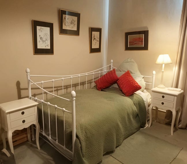2/4 nights per wk lodger. Good transport & Common  Main Photo