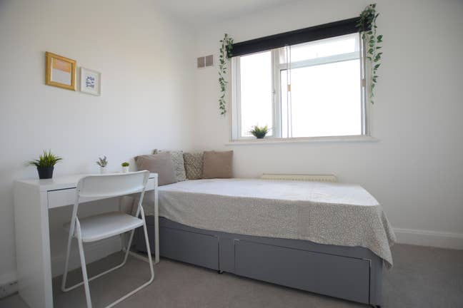 ** 2 Available Rooms - 1 mins from Station ** Main Photo