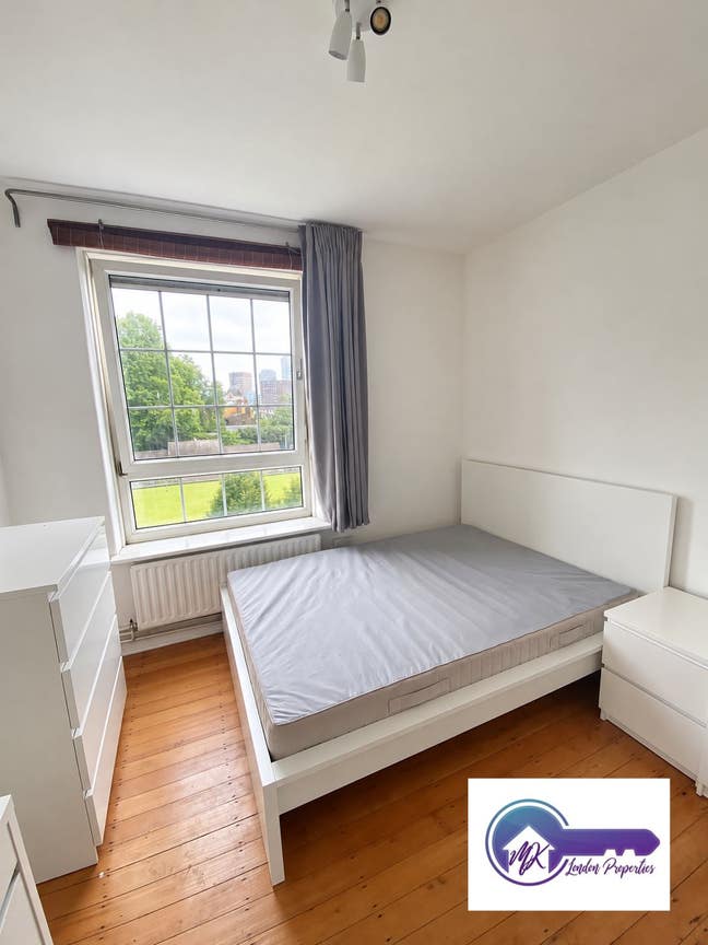 Double Room in 7 min walk from Poplar  Main Photo