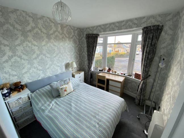 Double en-suite room available  Main Photo