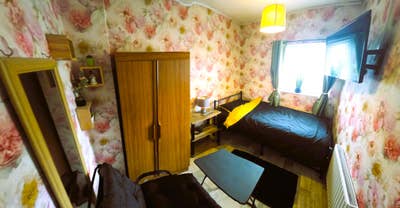 Popular. Single or double room with TV- no bills.  Main Photo
