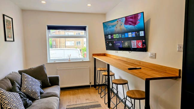 Large Room Available &pound;660 All bills included  Main Photo