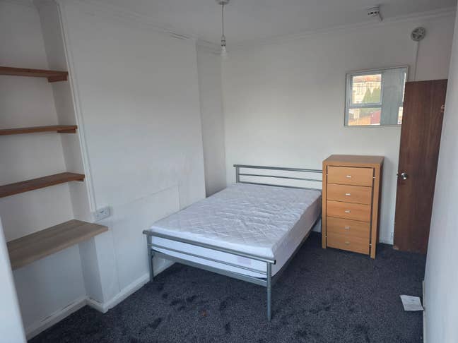Double room available in IG1 Main Photo