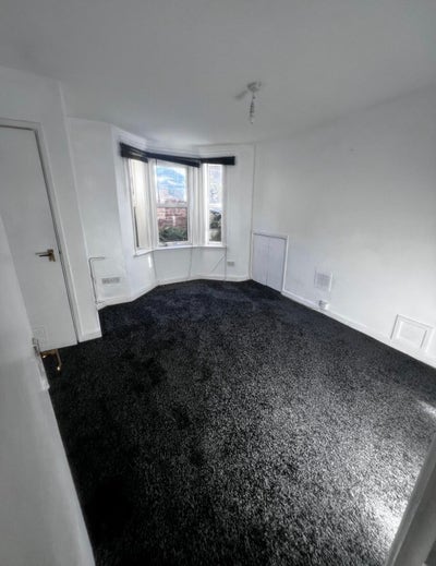 Spacious Recently Decorated 2-Bedroom Flat |  Main Photo