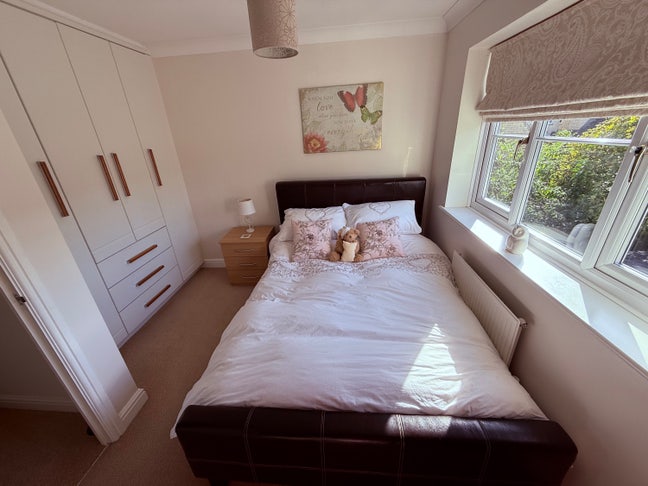 Lovely Sunny Room in Quiet House Main Photo