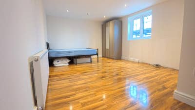 2 Rooms to Let – Dagenham, RM10  Main Photo