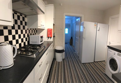 Double  bedroom in Farnborough GU14  Main Photo