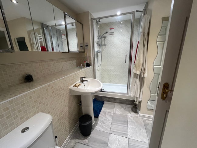 Room in quiet part of Aylesbury  Main Photo