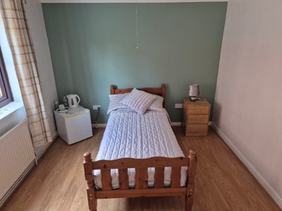 Large Single Room / Ground Floor Flat Main Photo