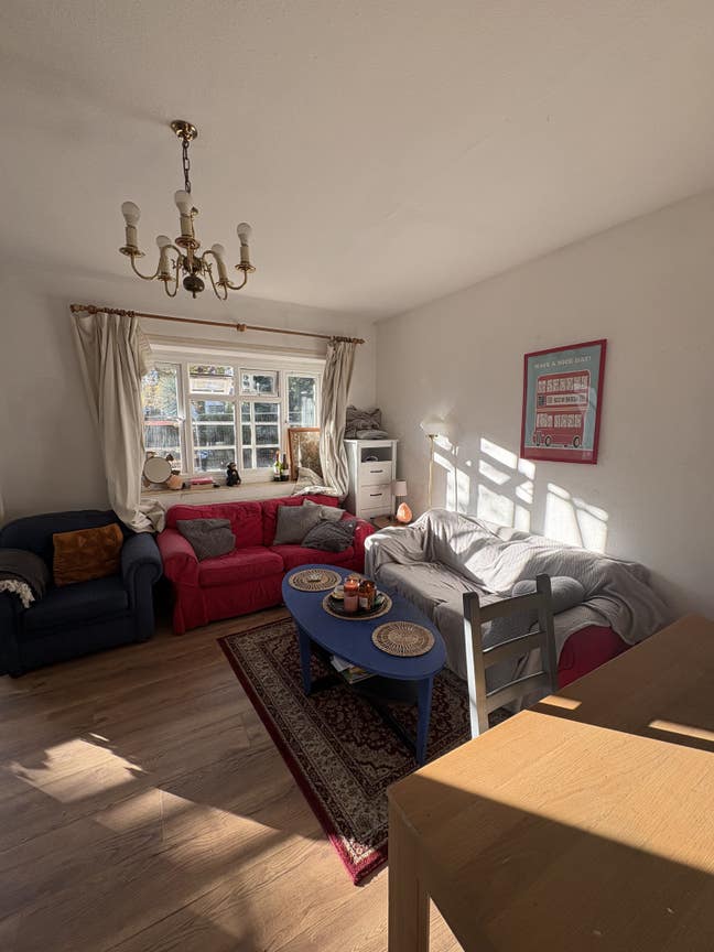 2 Rooms in Clapham South Main Photo