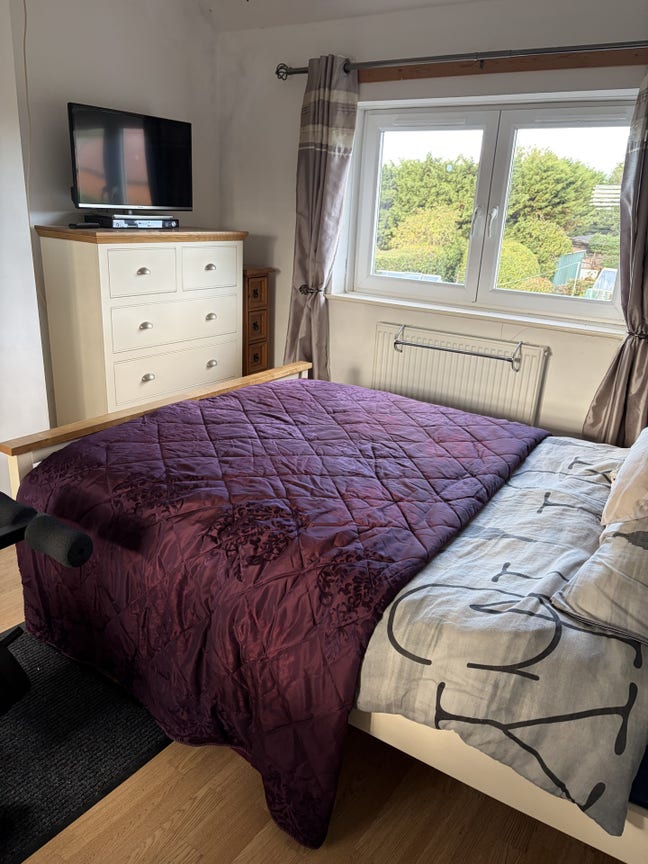 Spacious double room rural close to train station Main Photo
