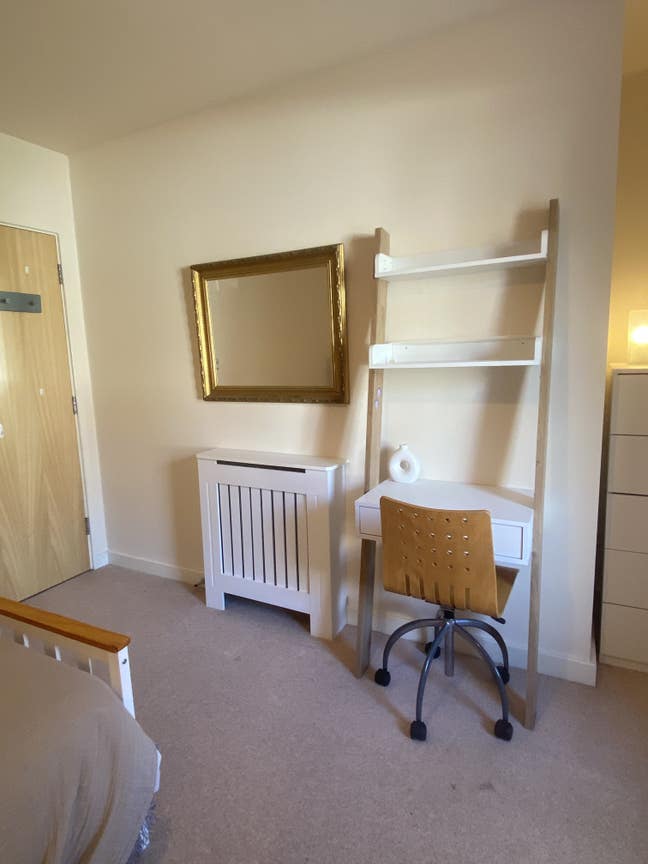  Warm double room in a friendly family home  Main Photo