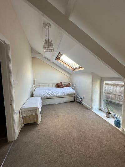 Seeking house mate  Main Photo