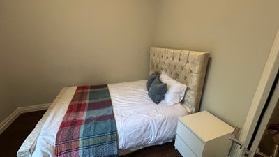 Sublet just off leith walk Main Photo