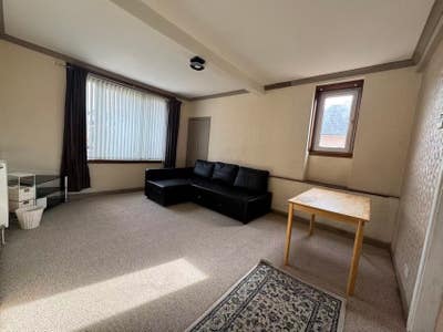 2 Bedroom flat to rent Main Photo