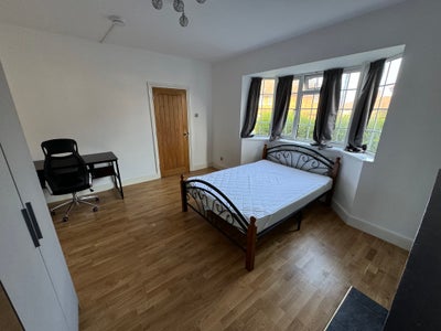 Large furnished room with private bathroom! Main Photo