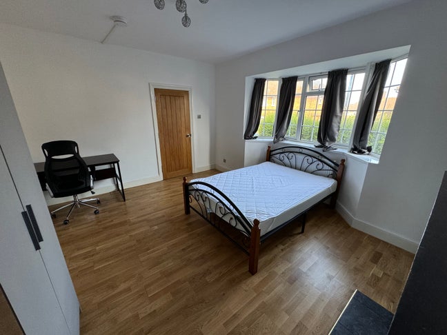 Large furnished room with private bathroom! Main Photo