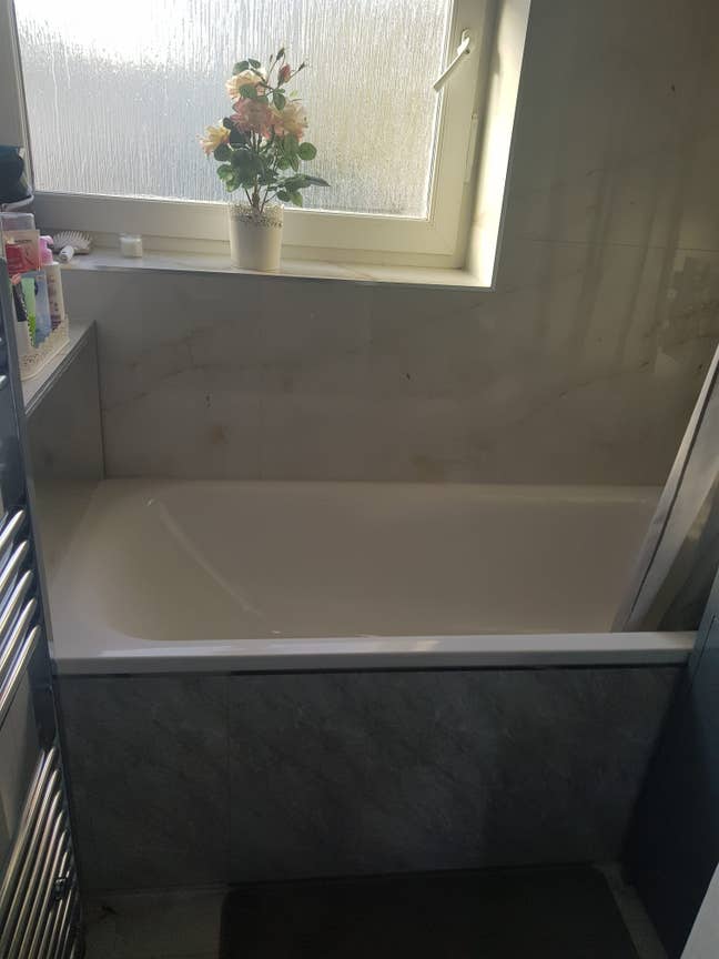 One double bedroom room is available in tw4 5qe  Main Photo
