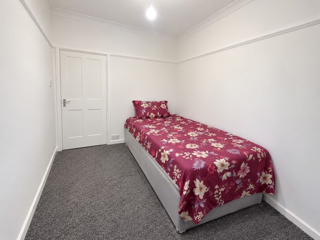 Nice Single room to let Main Photo