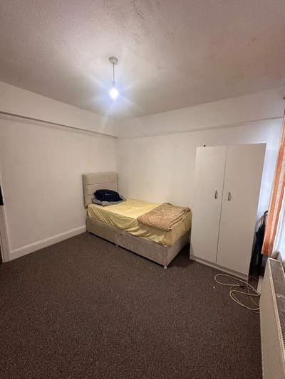 Double Room to Rent – W3 7Nt Main Photo