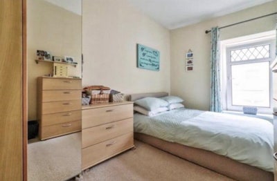 Double room available in spacious 3 bed house! Main Photo