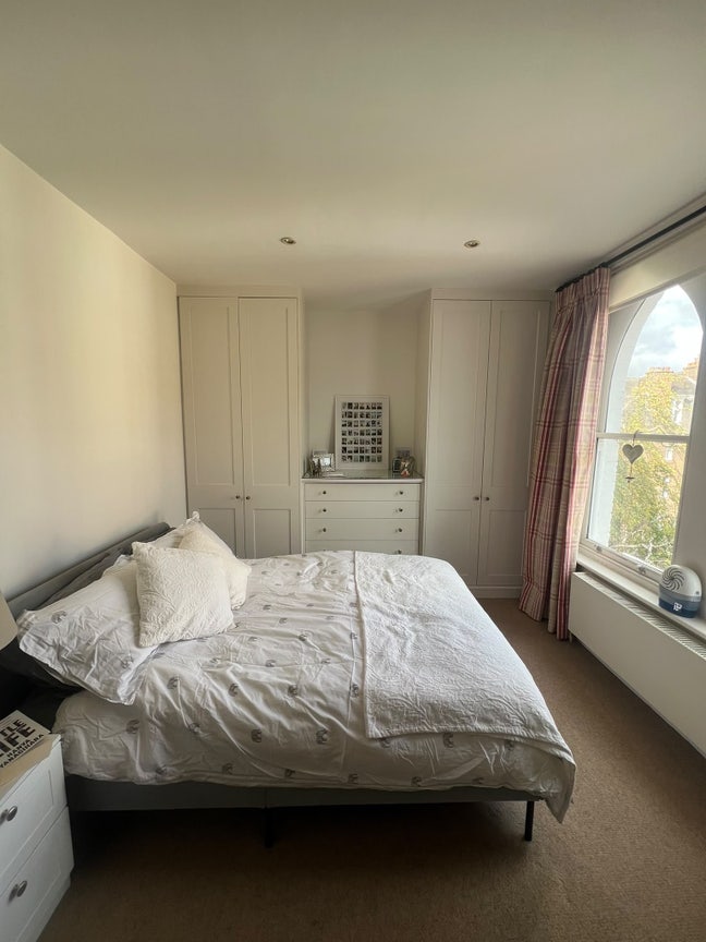 Ensuite room in beautiful 2 bed flat Main Photo