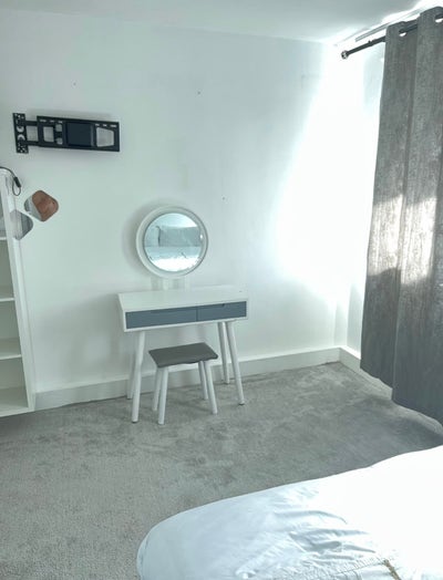 Lovely & Bright Double room in West-Kensington  Main Photo