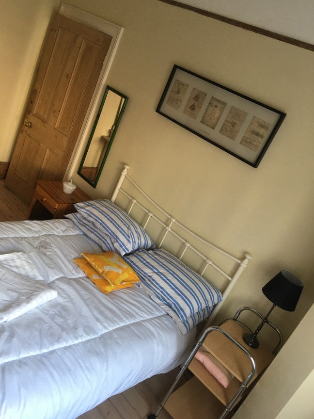 Lovely large double room to rent Main Photo