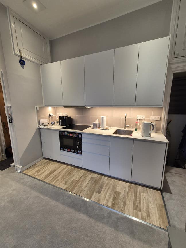 Newly refurbished studio flat Main Photo