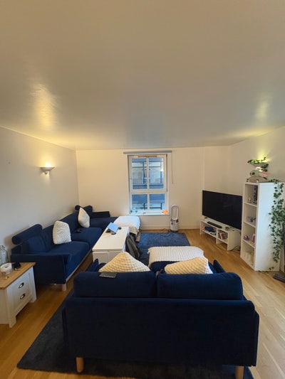 Short Let - 5min walk from Aldgate East Station Main Photo