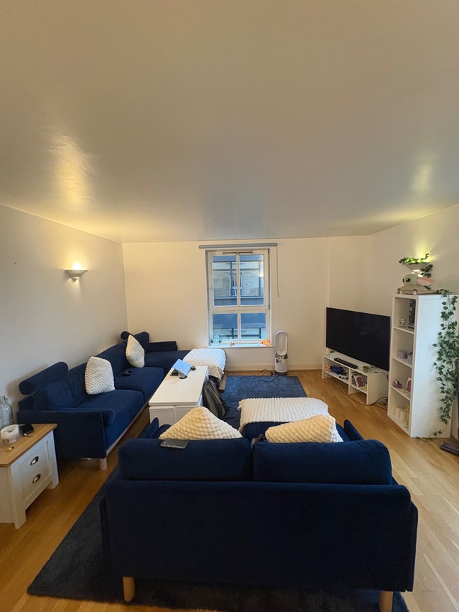 Short Let - 5min walk from Aldgate East Station Main Photo
