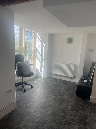  2-Bed Flat | En-suite & Private Bathroom (SE18)  Main Photo