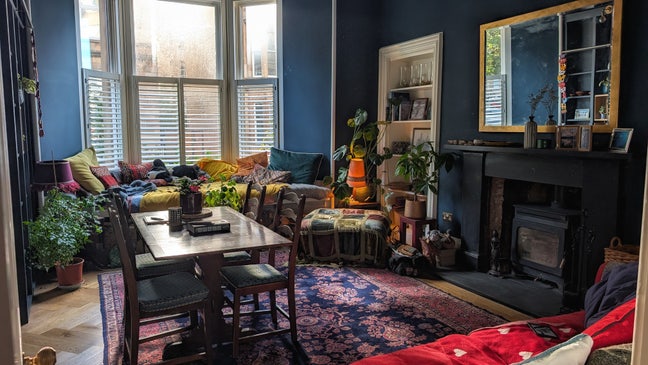King size double room in beautiful Finnieston flat Main Photo