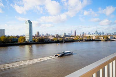 Sub-Penthouse Ensuite | River Balcony, Pool & Gym Main Photo