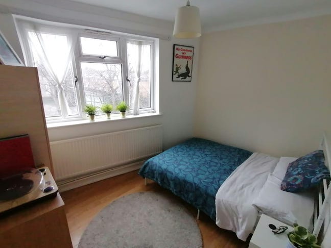 Room to rent in Hackney &pound;700 Available now Main Photo